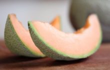 What is listeria and how does it spread in rockmelons?